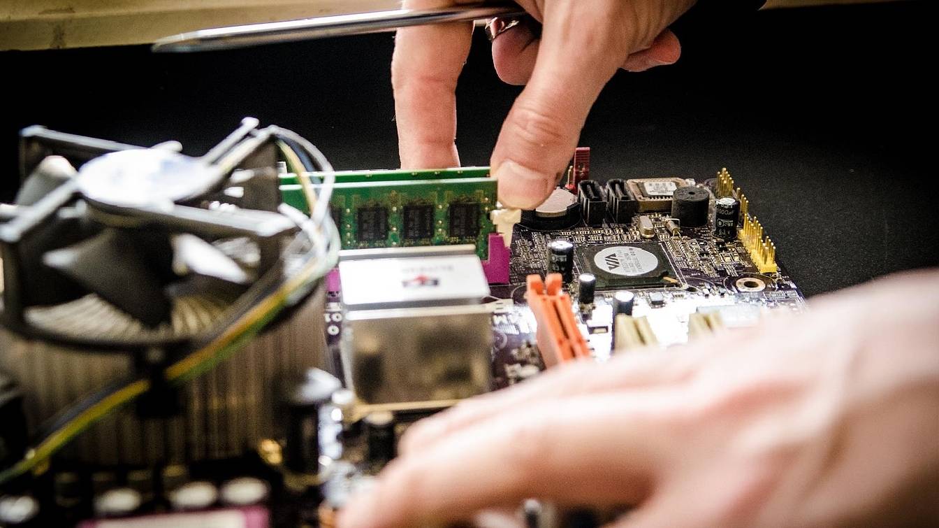 REPARACIÓN DE COMPUTADORAS EN TIJUANA: DESCUBRE EL IMPACTO DEL SOFTWARE EN EL RENDIMIENTO DE TU PC CON COMPUREPARACIONES